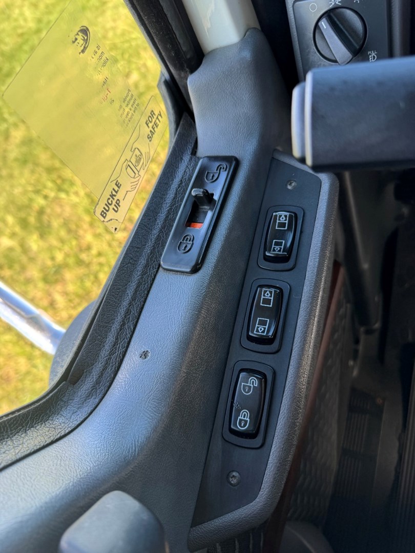 2017 MACK CXU613 - USED TRUCKS DAY CAB - image 13